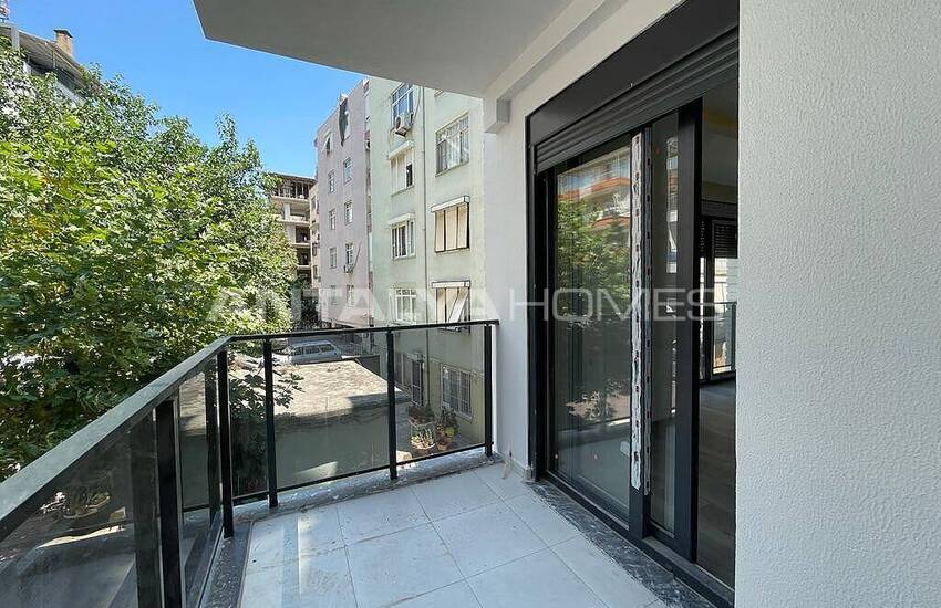 2+1 Apartment in Antalya with Natural Gas Near the Sea 25