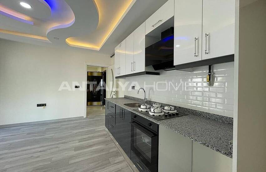 2+1 Apartment in Antalya with Natural Gas Near the Sea 14