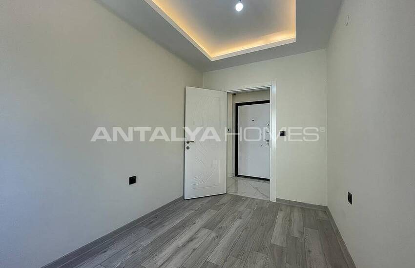 2+1 Apartment in Antalya with Natural Gas Near the Sea 16