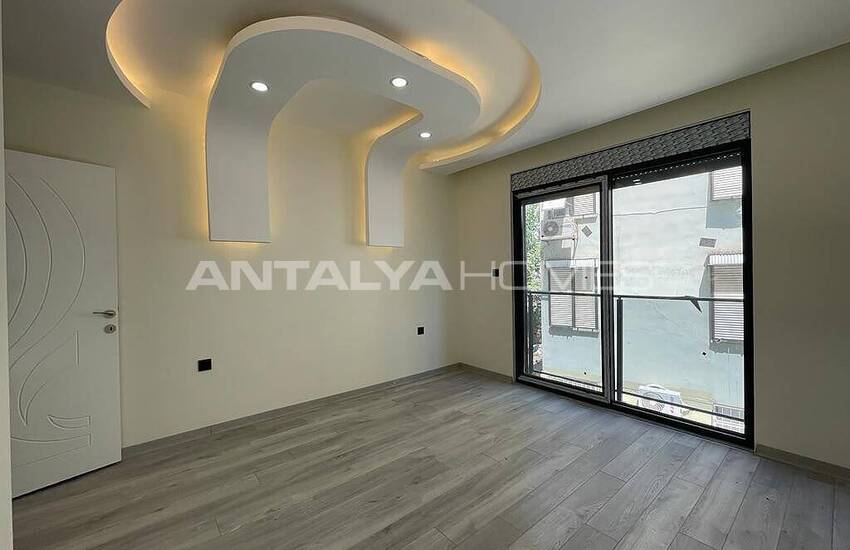2+1 Apartment in Antalya with Natural Gas Near the Sea 17
