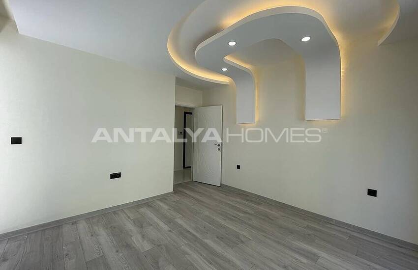 2+1 Apartment in Antalya with Natural Gas Near the Sea 18