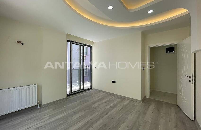2+1 Apartment in Antalya with Natural Gas Near the Sea 20
