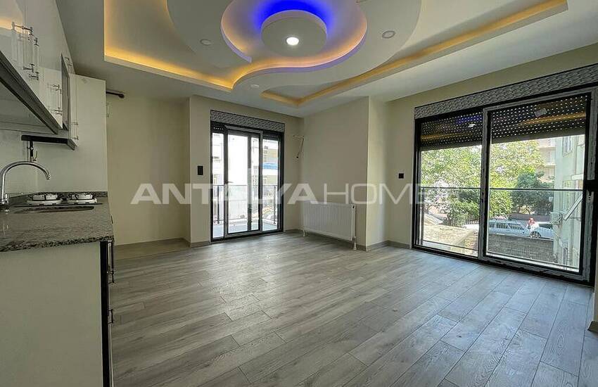 2+1 Apartment in Antalya with Natural Gas Near the Sea 12