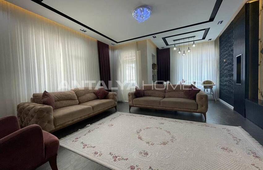 5-bedroom Well-maintained Flat Near the Sea in Antalya 13