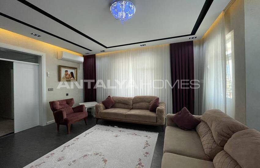 5-bedroom Well-maintained Flat Near the Sea in Antalya 17