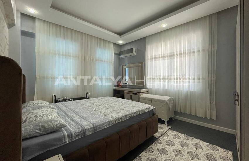 5-bedroom Well-maintained Flat Near the Sea in Antalya 25