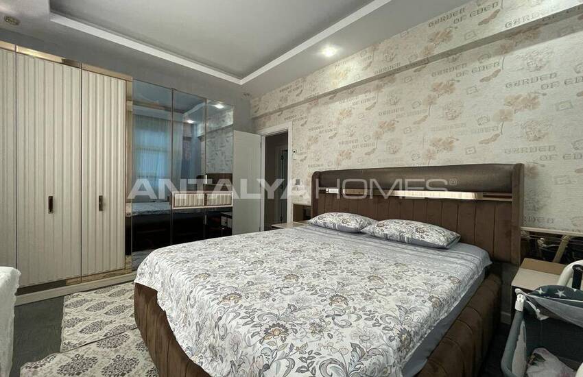 5-bedroom Well-maintained Flat Near the Sea in Antalya 26