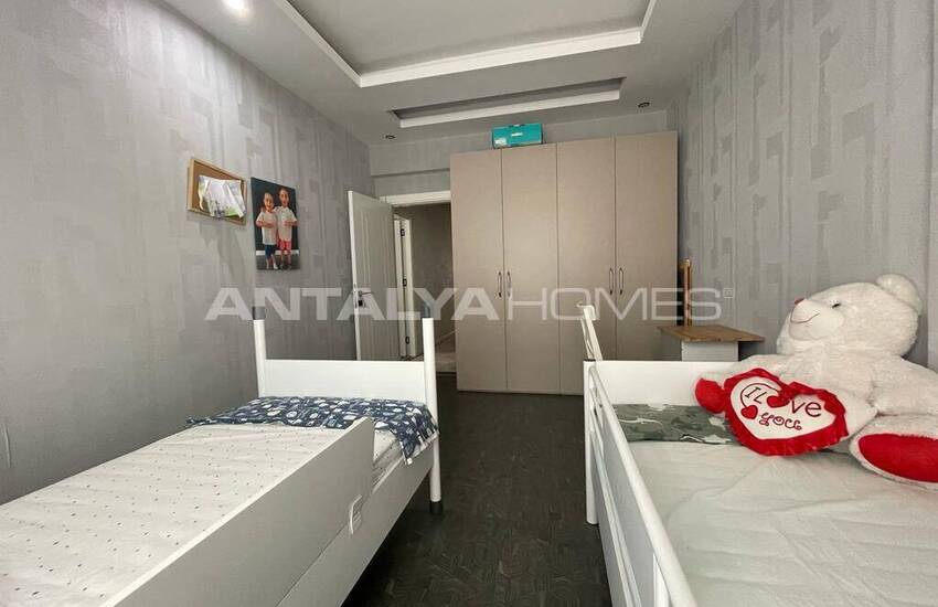 5-bedroom Well-maintained Flat Near the Sea in Antalya 28
