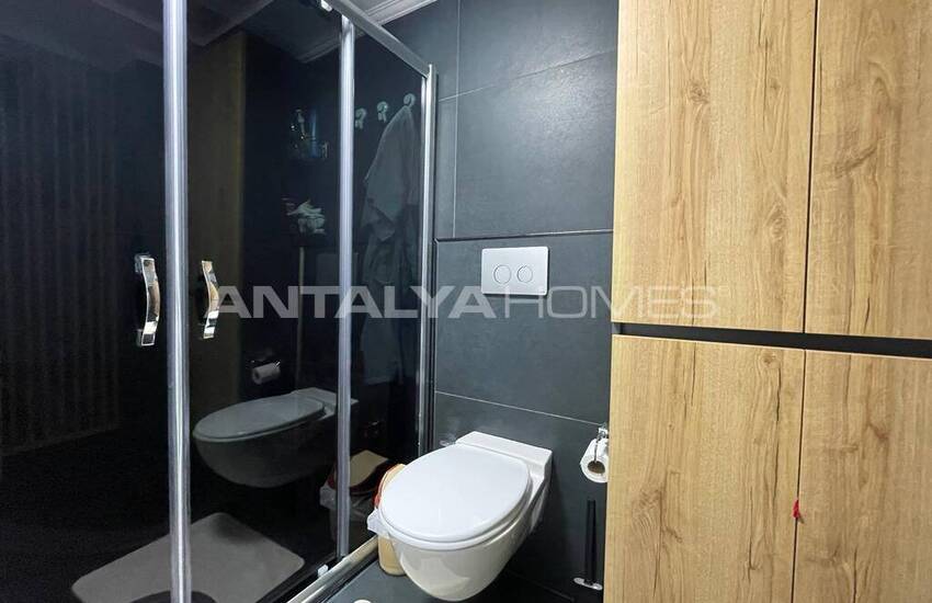 5-bedroom Well-maintained Flat Near the Sea in Antalya 34