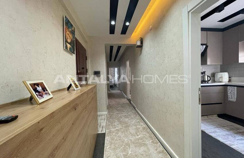 5-bedroom Well-maintained Flat Near the Sea in Antalya 32