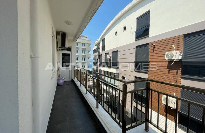 5-bedroom Well-maintained Flat Near the Sea in Antalya 37