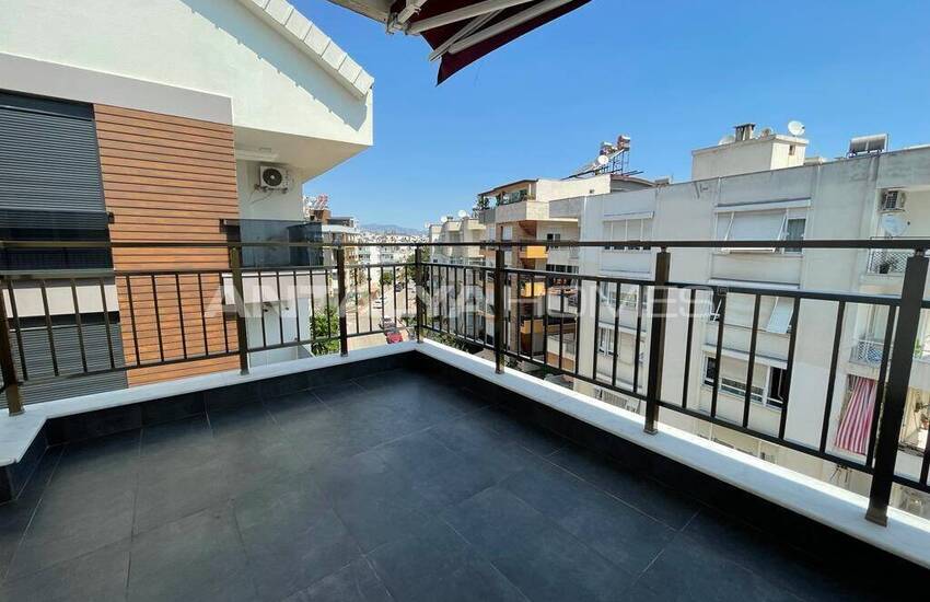 5-bedroom Well-maintained Flat Near the Sea in Antalya 40