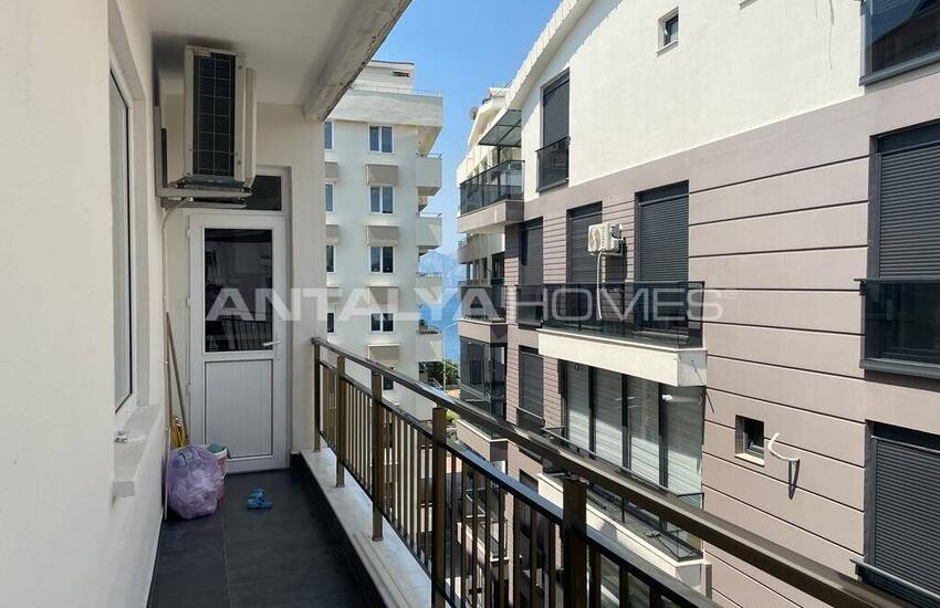 5-bedroom Well-maintained Flat Near the Sea in Antalya 42
