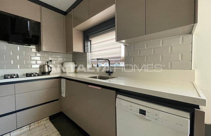 5-bedroom Well-maintained Flat Near the Sea in Antalya 18