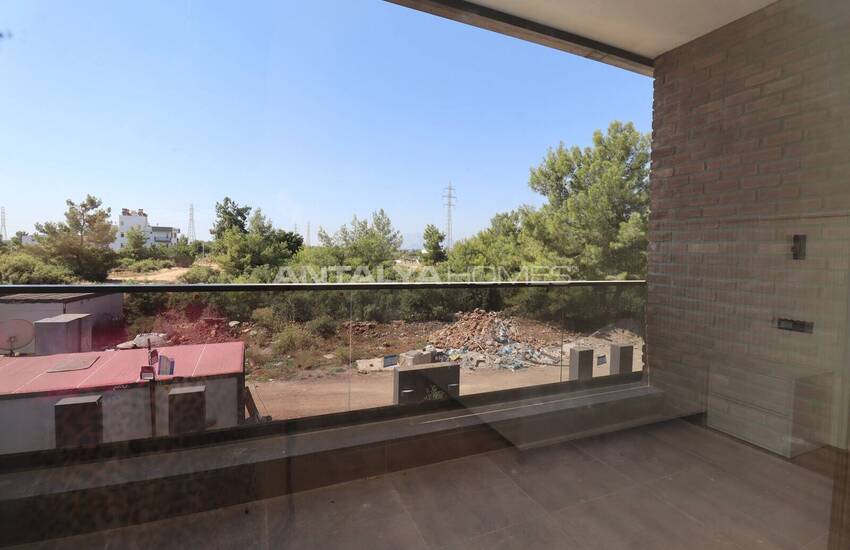 Antalya Döşemealtı'nda Sakin Bölgede Havuzlu Şık Villa 26