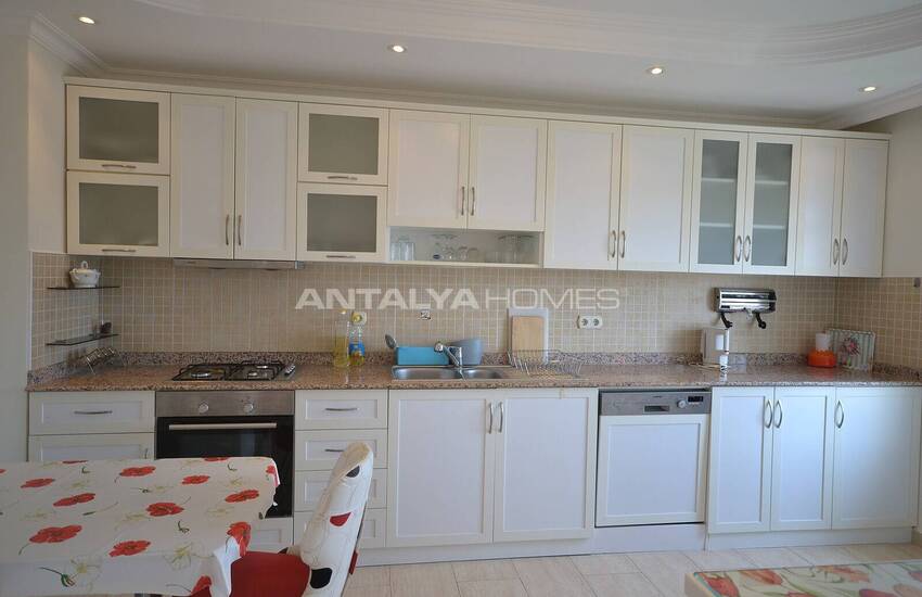 Alanya'da Sosyal Aktiviteler Sunan Havuzlu Sitede Satılık Daire 44