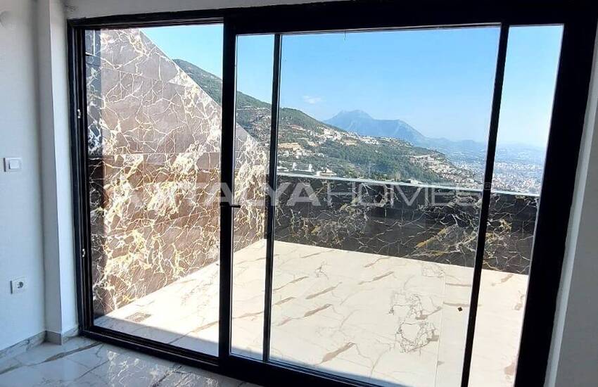 Alanya Tepe'de Kaliteli Yaşam Sunan Satılık Villalar 16