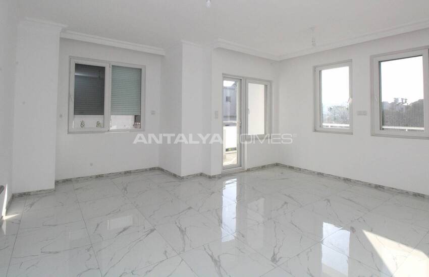 Centrally Located Building in Belek with a Store and 4 Flats 7