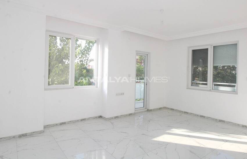 Centrally Located Building in Belek with a Store and 4 Flats 13