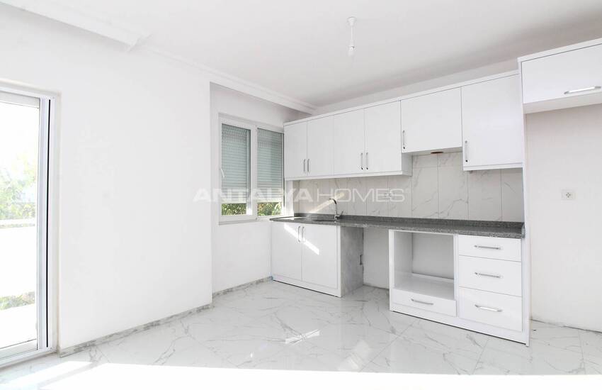 Centrally Located Building in Belek with a Store and 4 Flats 10