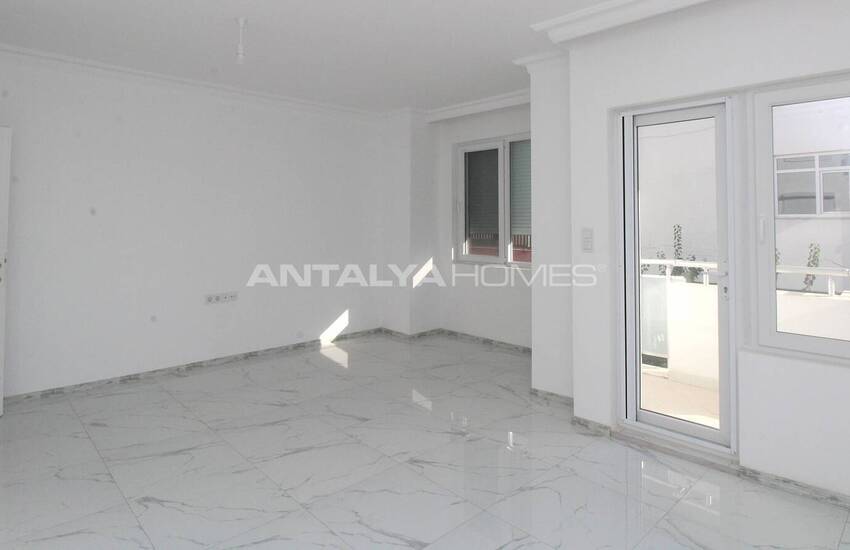 Centrally Located Building in Belek with a Store and 4 Flats 11