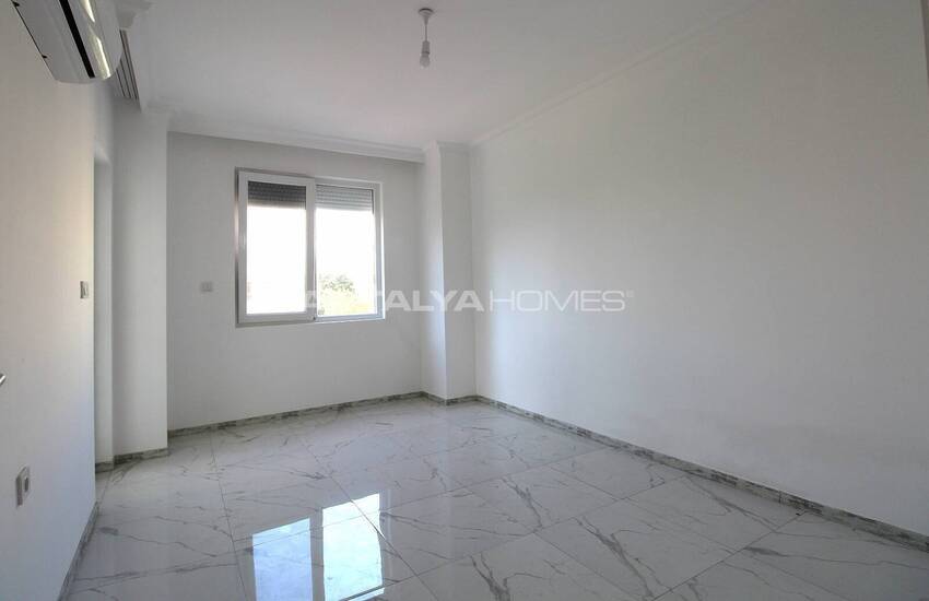 Centrally Located Building in Belek with a Store and 4 Flats 14