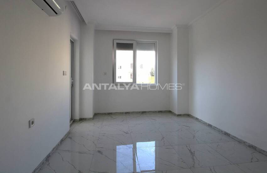 Centrally Located Building in Belek with a Store and 4 Flats 15