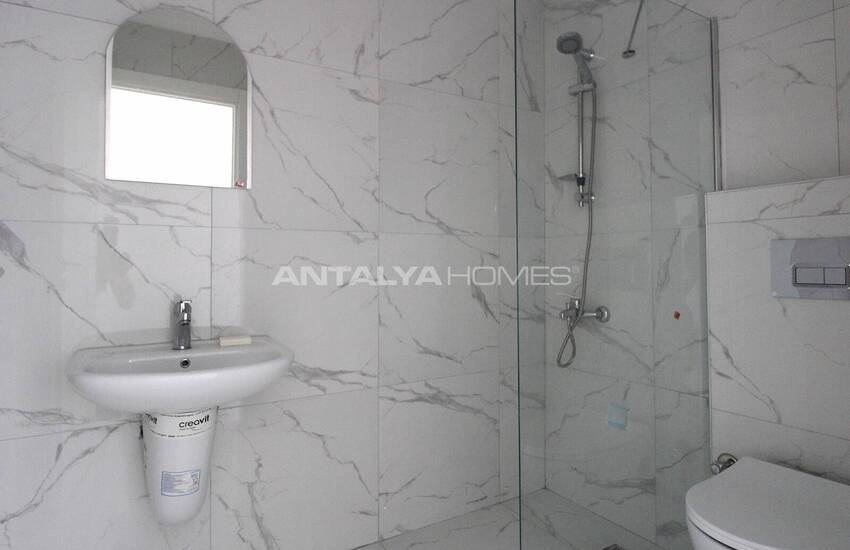 Centrally Located Building in Belek with a Store and 4 Flats 19