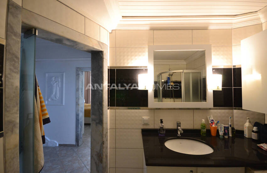 Alanya Mahmutlar'da Denize Sıfır Havuz Manzaralı Eşyalı Daire 34