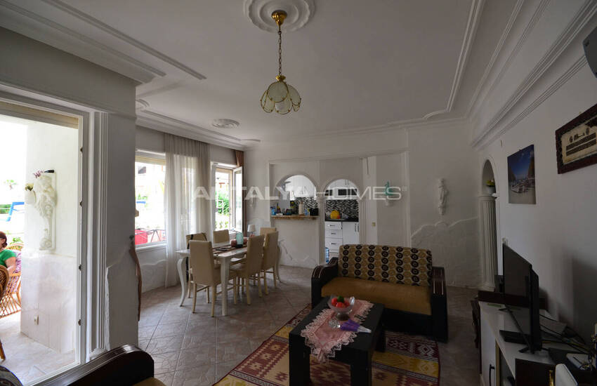 Alanya Mahmutlar'da Denize Sıfır Havuz Manzaralı Eşyalı Daire 22