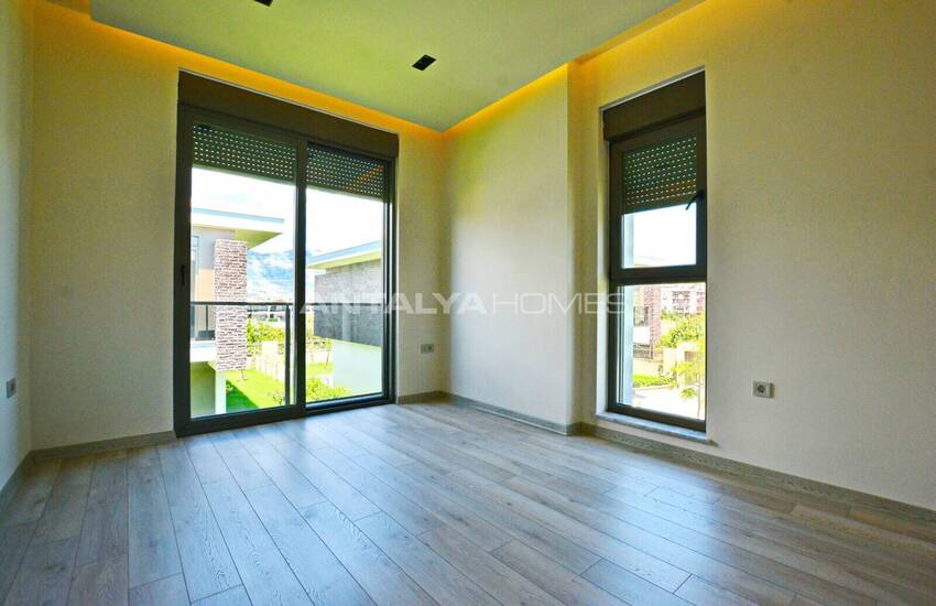 Smart Houses with Pool and Garden in Antalya Dosemealti 16