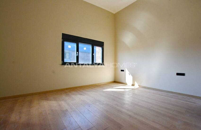 Antalya Konyaaltı'nda Özel Havuzlu ve Bahçeli 5+1 Ev 14