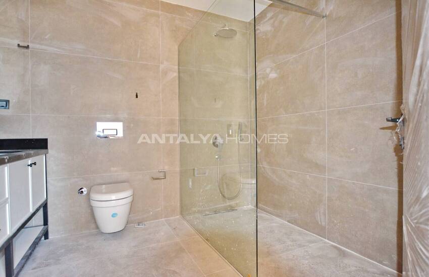 Antalya Konyaaltı'nda Özel Havuzlu ve Bahçeli 5+1 Ev 17