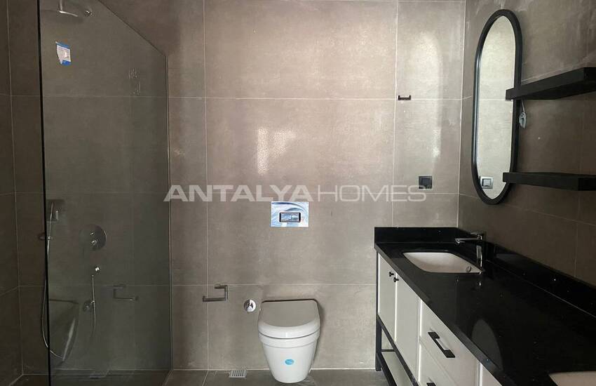 Antalya Konyaaltı'nda Özel Havuzlu ve Bahçeli 5+1 Ev 19