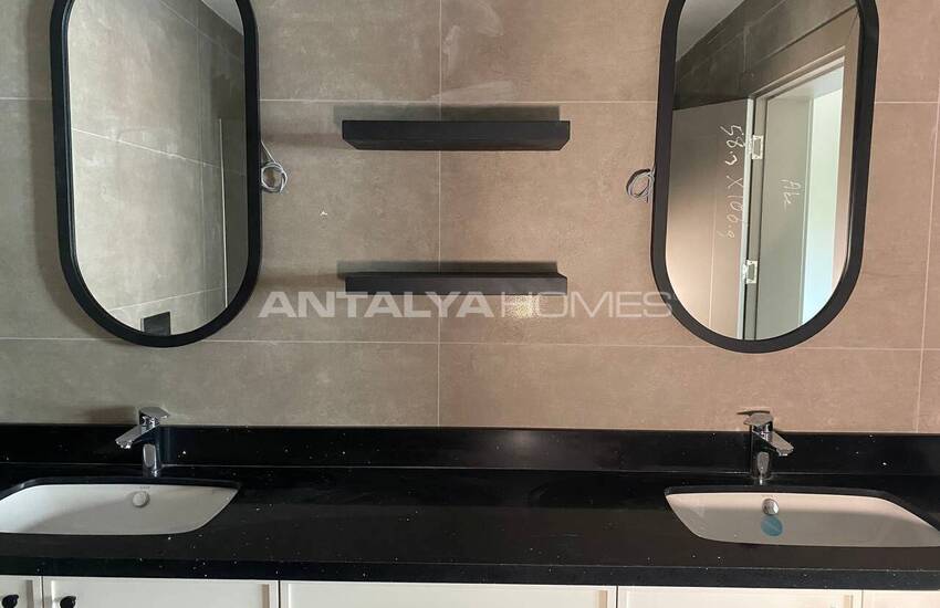 Antalya Konyaaltı'nda Özel Havuzlu ve Bahçeli 5+1 Ev 20