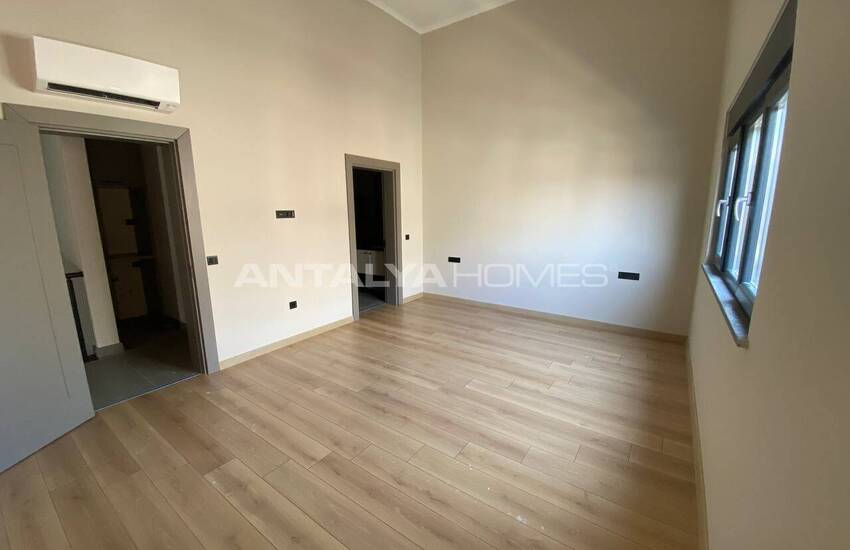 Antalya Konyaaltı'nda Özel Havuzlu ve Bahçeli 5+1 Ev 21