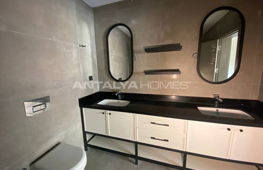 Antalya Konyaaltı'nda Özel Havuzlu ve Bahçeli 5+1 Ev 22