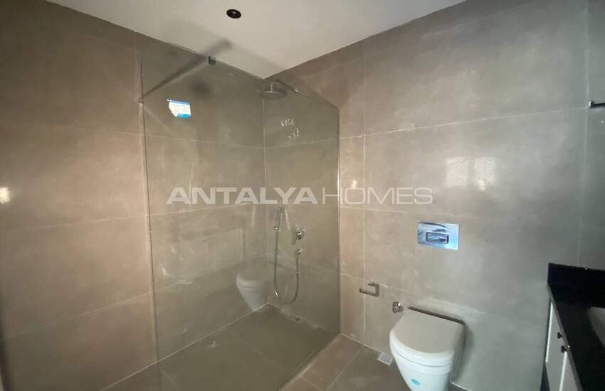 Antalya Konyaaltı'nda Özel Havuzlu ve Bahçeli 5+1 Ev 23