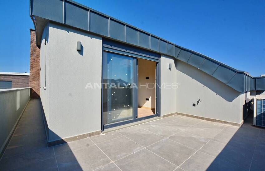 Antalya Konyaaltı'nda Özel Havuzlu ve Bahçeli 5+1 Ev 24