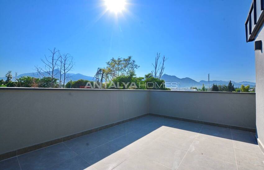 Antalya Konyaaltı'nda Özel Havuzlu ve Bahçeli 5+1 Ev 25