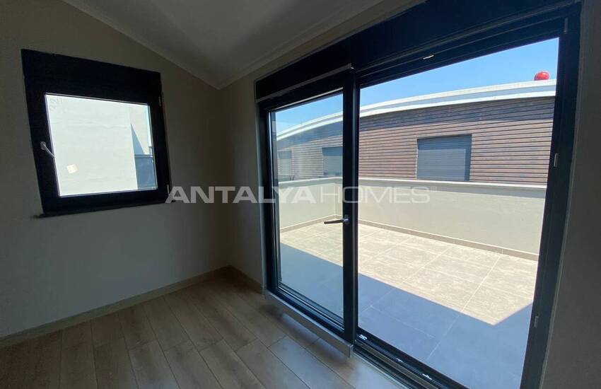 Antalya Konyaaltı'nda Özel Havuzlu ve Bahçeli 5+1 Ev 9