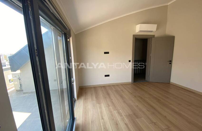 Antalya Konyaaltı'nda Özel Havuzlu ve Bahçeli 5+1 Ev 10