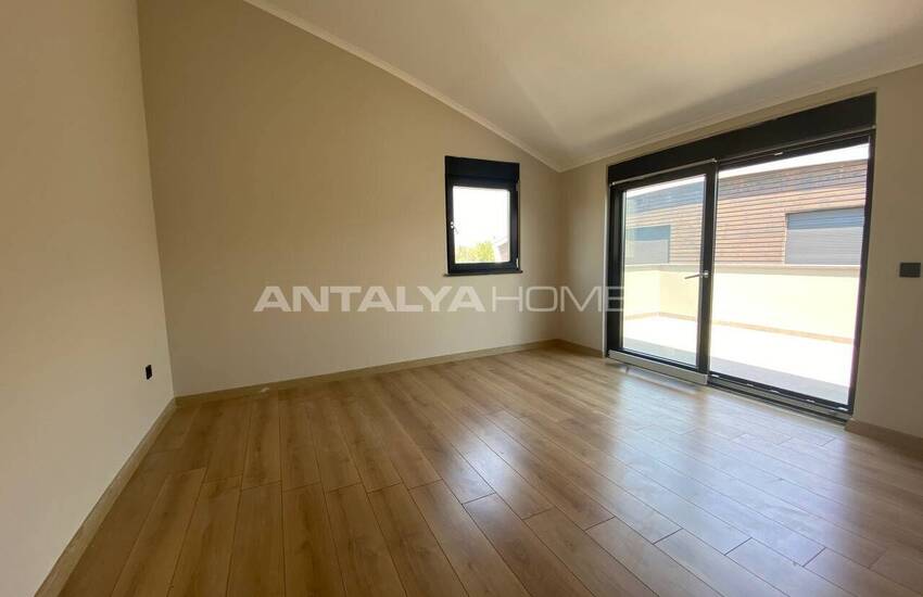 Antalya Konyaaltı'nda Özel Havuzlu ve Bahçeli 5+1 Ev 11