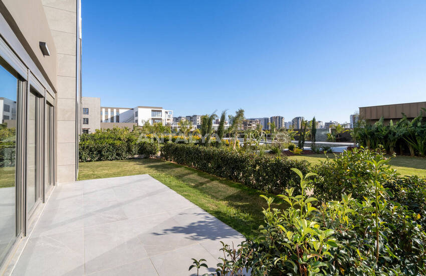 Flats in Complex with Ideal Location Antalya Altintas 14