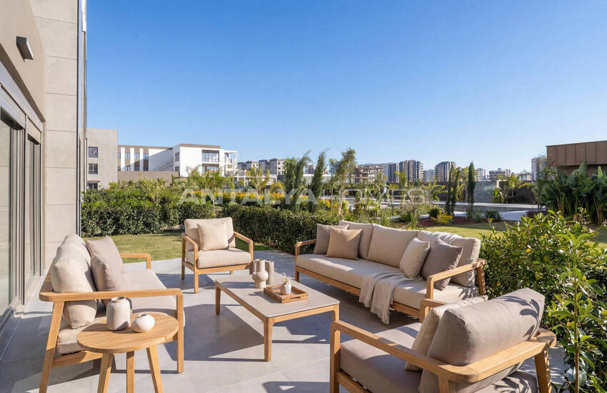 Flats in Complex with Ideal Location Antalya Altintas 13