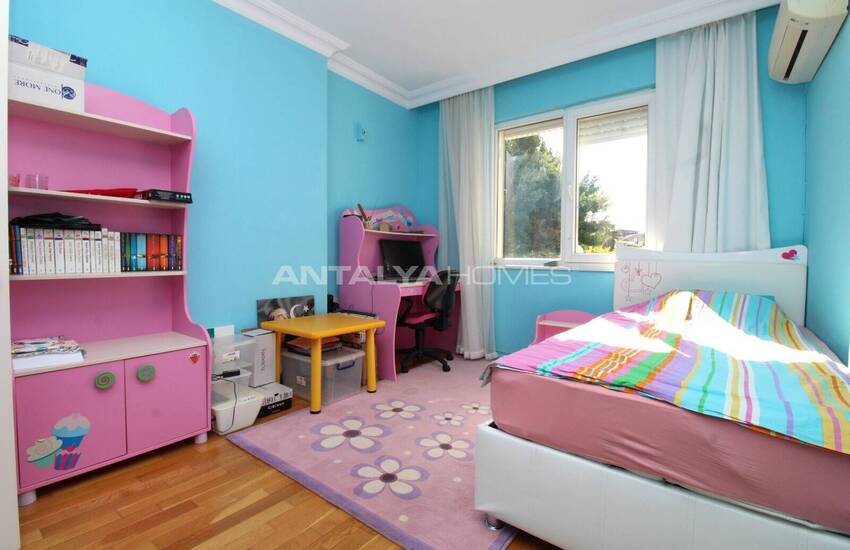 Spacious Apartment in Complex Close to Sea in Antalya Muratpasa 39