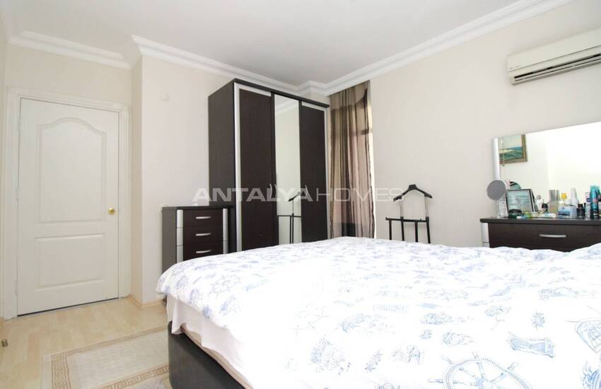 Spacious Apartment in Complex Close to Sea in Antalya Muratpasa 32