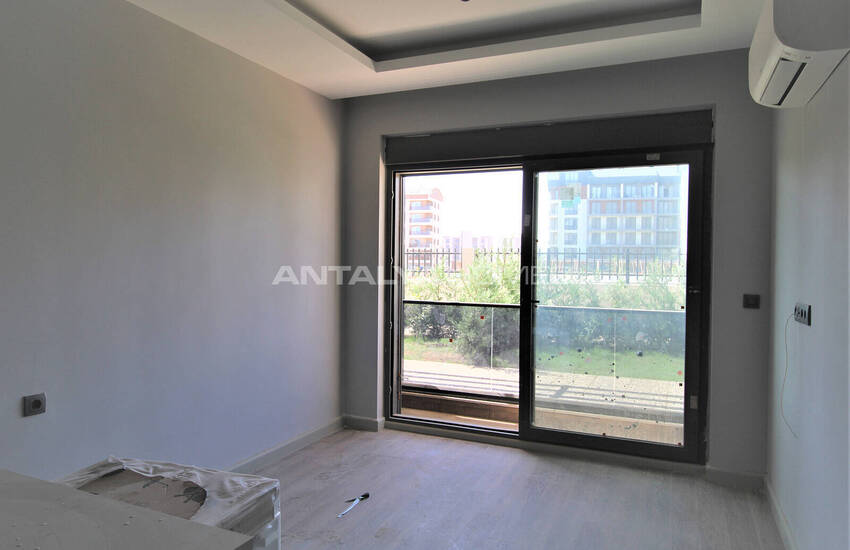 Flats in Project with Communal Pool in Antalya Altintas 9