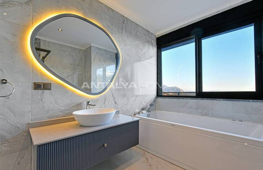 Sea View Property with Private Pool and Garden in Alanya 25