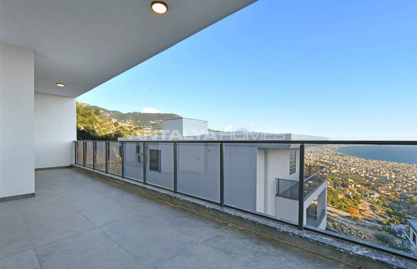 Sea View Property with Private Pool and Garden in Alanya 32